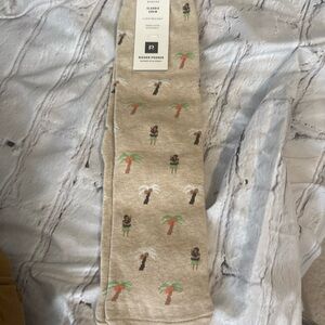 Richer Poorer Womens Classic Crew Socks Oatmeal Green Isla Crew  O/S New Tags